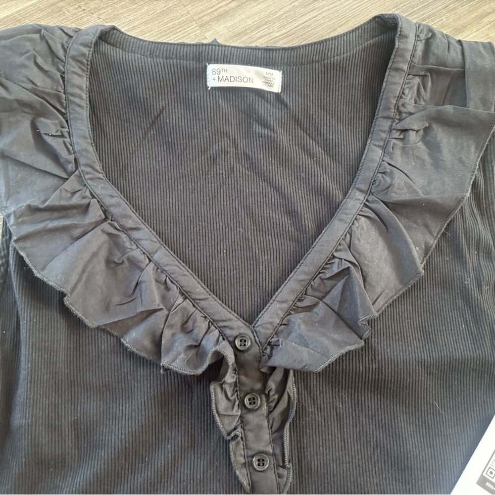 NWT Black Ruffled V-Neck Women's Top - Size Medium - Picture 7 of 8